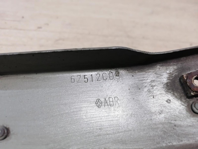 Fluence №4 кронштейн телевизора правый деф