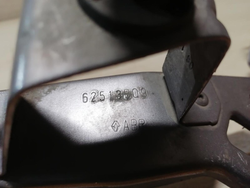 Fluence №4 кронштейн телевизора левый