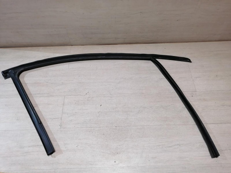 Fluence №4 бархотка верхняя передняя левая уплотнитель стекла