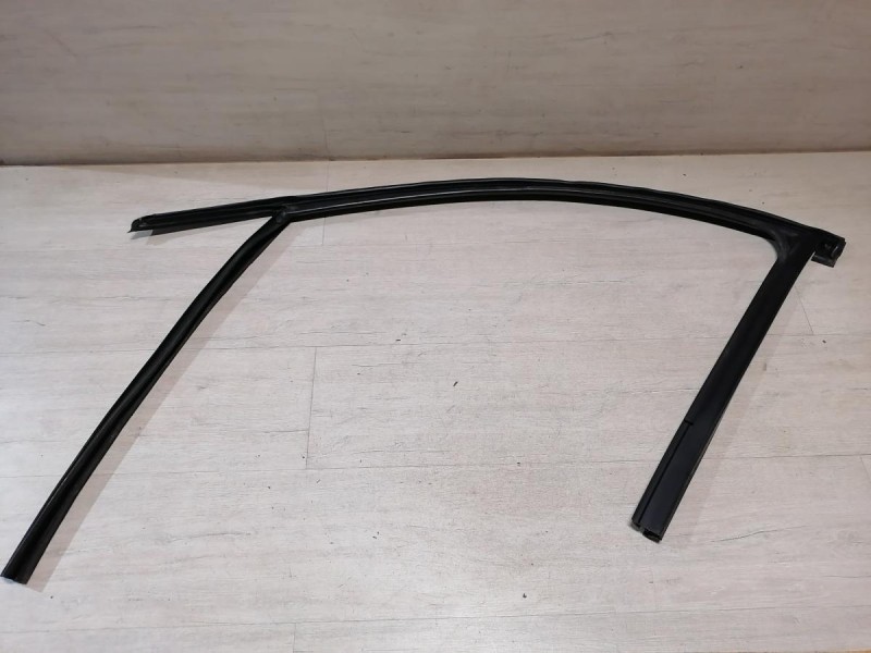 Fluence №4 бархотка верхняя передняя правая уплотнитель стекла