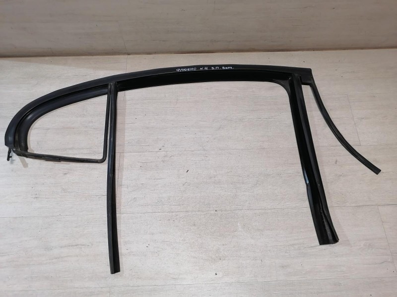 Fluence №4 бархотка верхняя задняя правая уплотнитель стекла