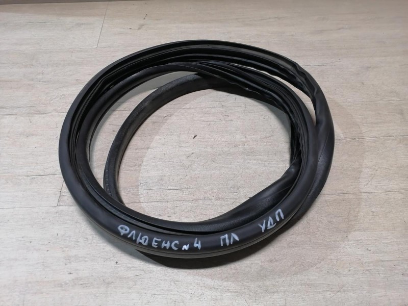 Fluence №4 уплотнитель дверного проема передний левый