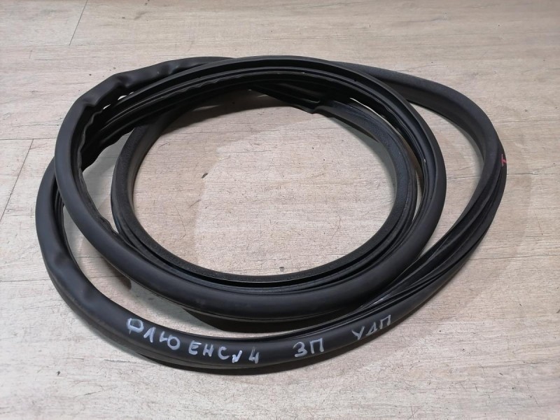 Fluence №4 уплотнитель дверного проема задний правый