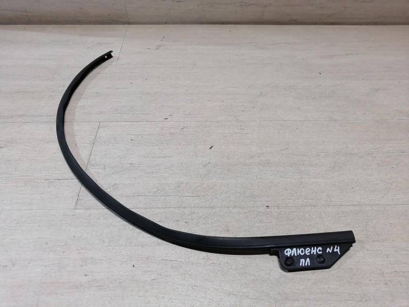 Fluence №4 уплотнитель двери нижний передний левый