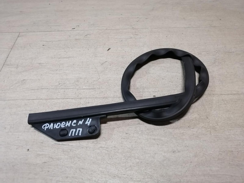 Fluence №4 уплотнитель двери нижний передний правый