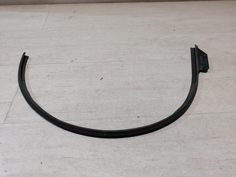 Fluence №4 уплотнитель двери нижний передний правый