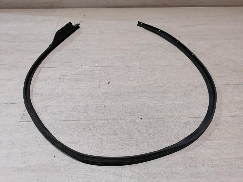 Fluence №4 уплотнитель двери нижний задний правый