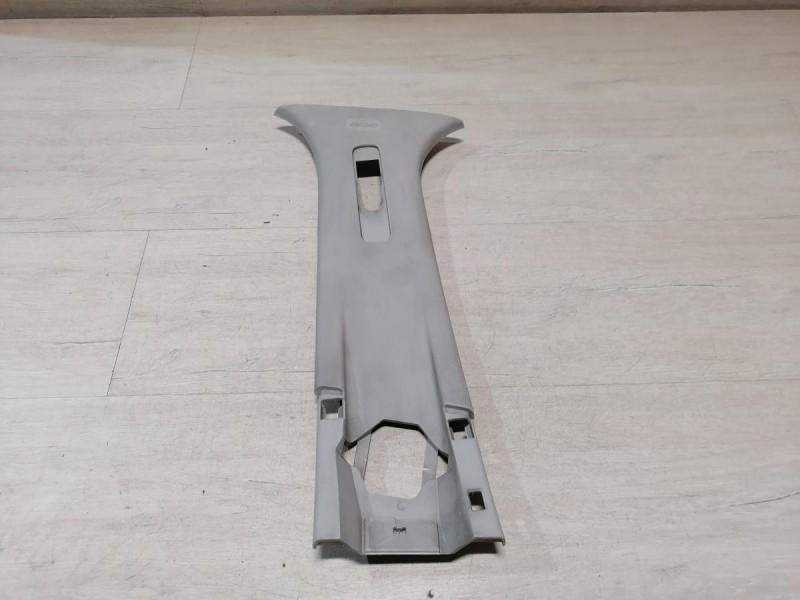 Fluence №4 обшивка средней стойки верхняя левая
