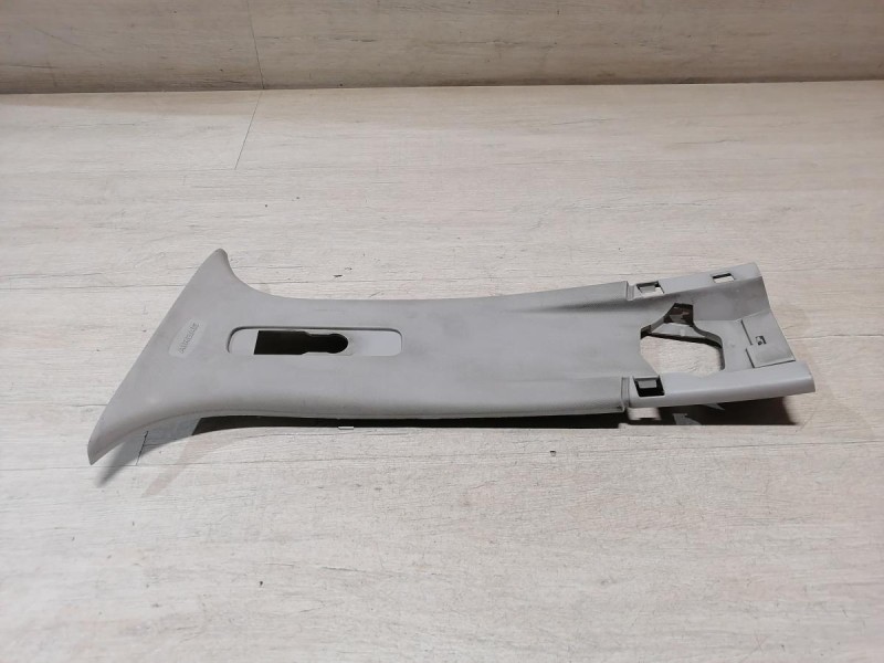 Fluence №4 обшивка средней стойки верхняя левая