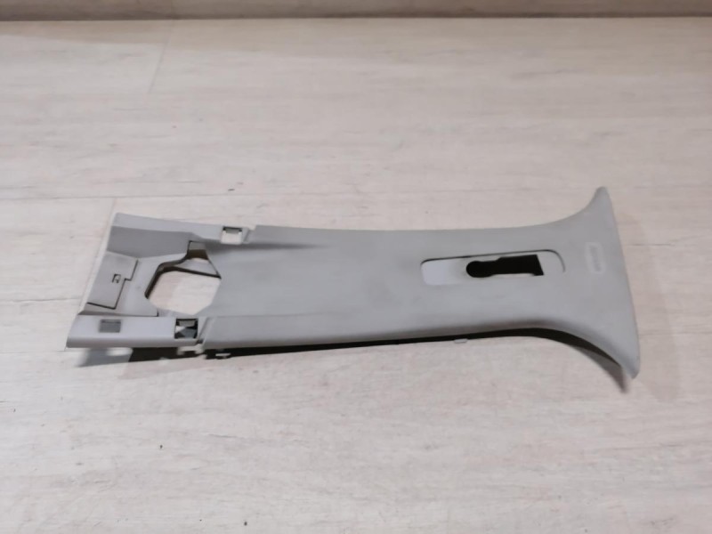 Fluence №4 обшивка средней стойки верхняя левая