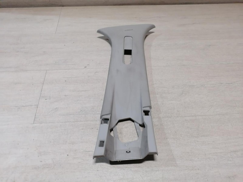 Fluence №4 обшивка средней стойки верхняя правая