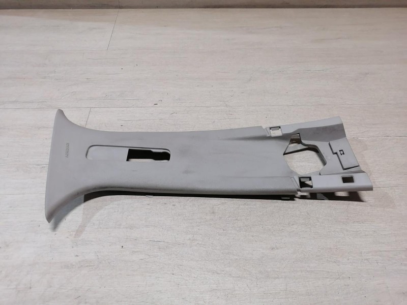 Fluence №4 обшивка средней стойки верхняя правая