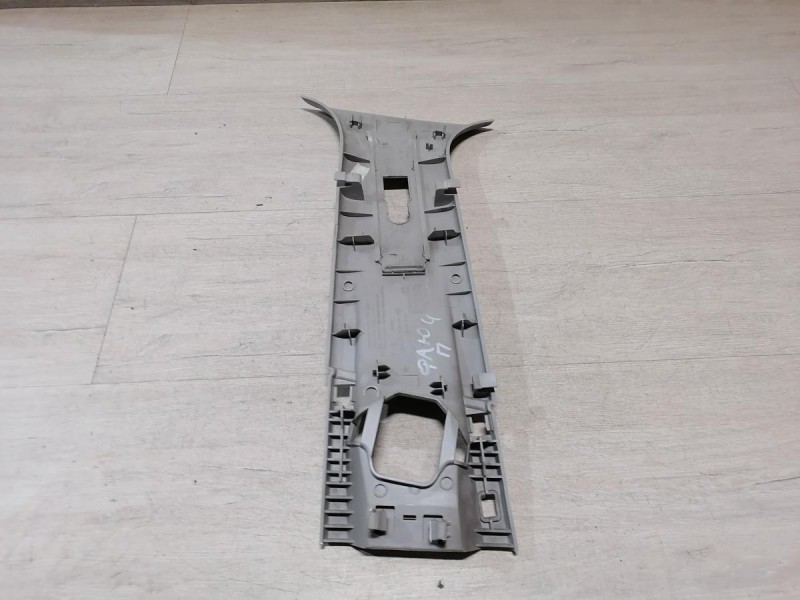 Fluence №4 обшивка средней стойки верхняя правая