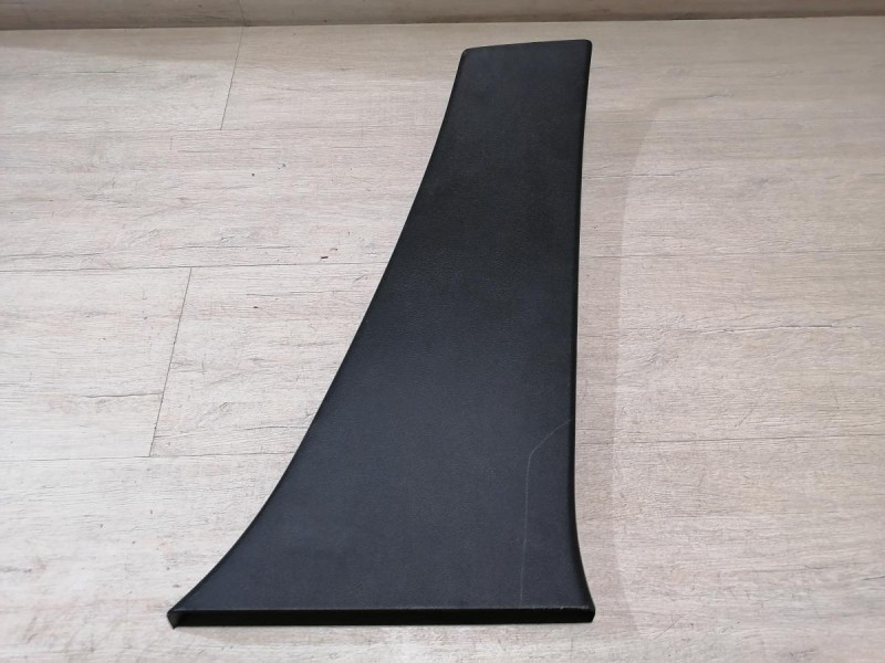 Fluence №4 обшивка средней стойки нижняя правая