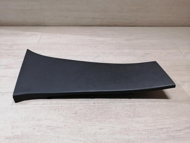 Fluence №4 обшивка средней стойки нижняя правая