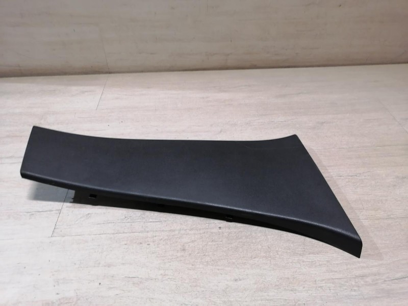 Fluence №4 обшивка средней стойки нижняя правая
