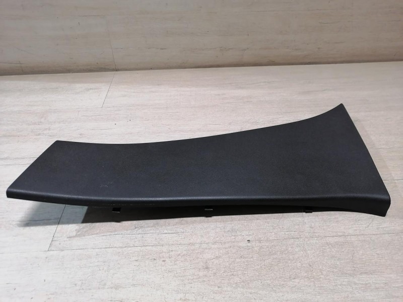 Fluence №4 обшивка средней стойки нижняя левая