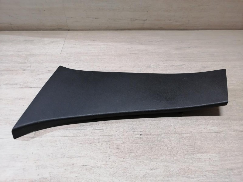 Fluence №4 обшивка средней стойки нижняя левая