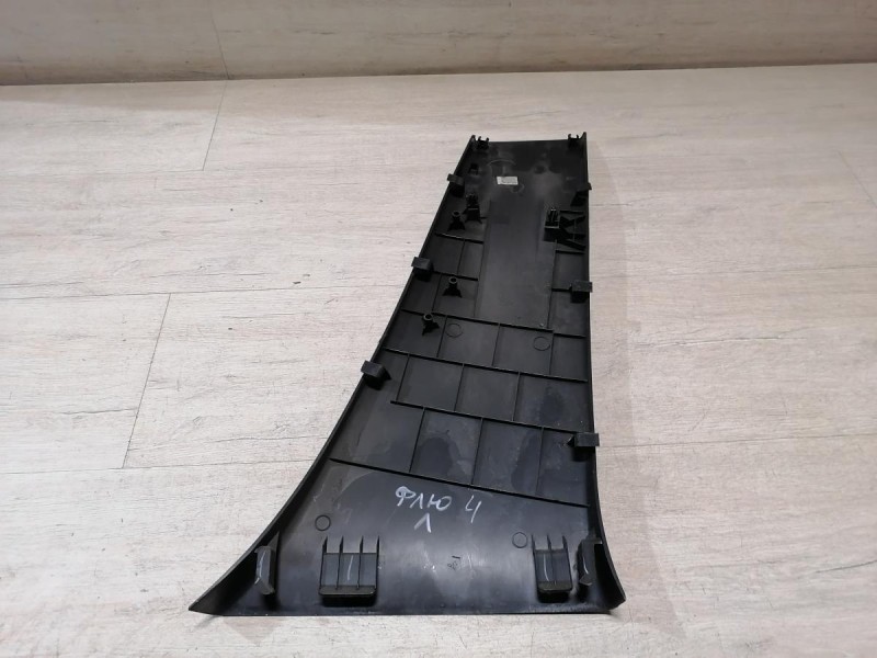 Fluence №4 обшивка средней стойки нижняя левая