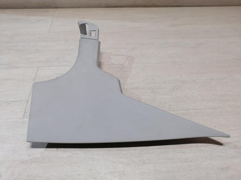 Fluence №4 обшивка задней стойки верхняя левая