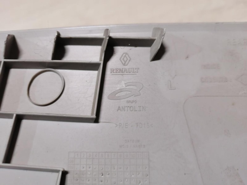 Fluence №4 обшивка задней стойки верхняя левая