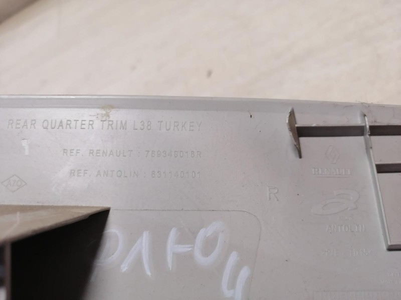 Fluence №4 обшивка задней стойки верхняя правая