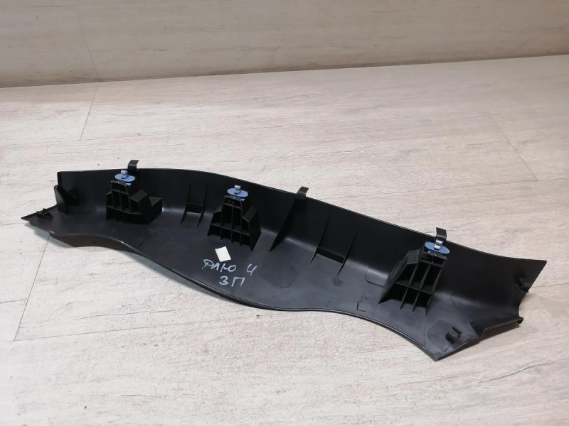 Fluence №4 обшивка задней стойки нижняя правая