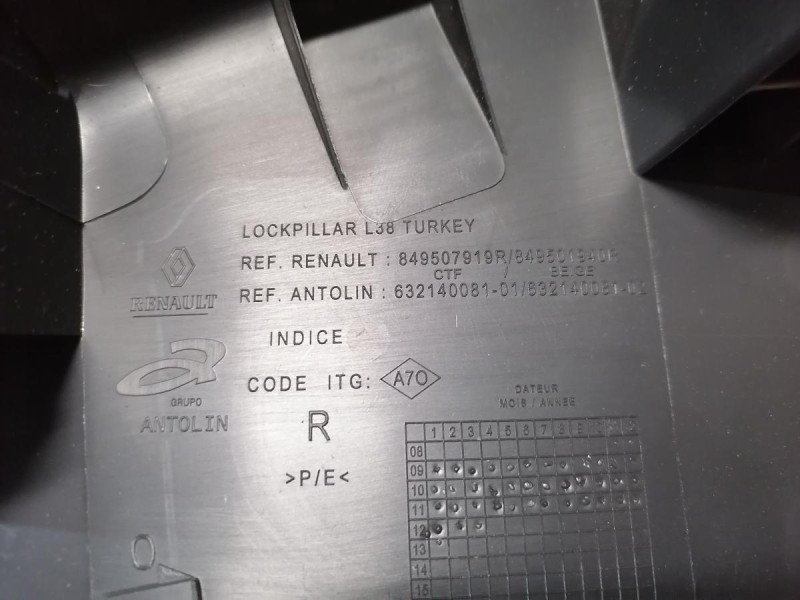 Fluence №4 обшивка задней стойки нижняя правая