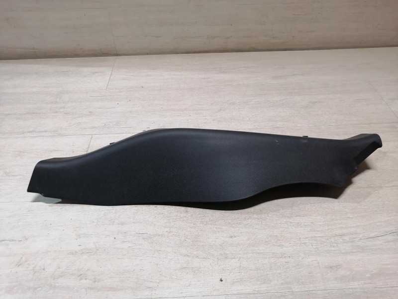 Fluence №4 обшивка задней стойки нижняя левая