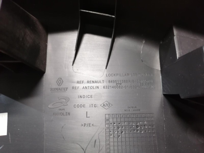 Fluence №4 обшивка задней стойки нижняя левая