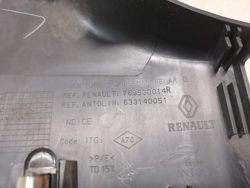 Fluence №4 обшивка порога правая