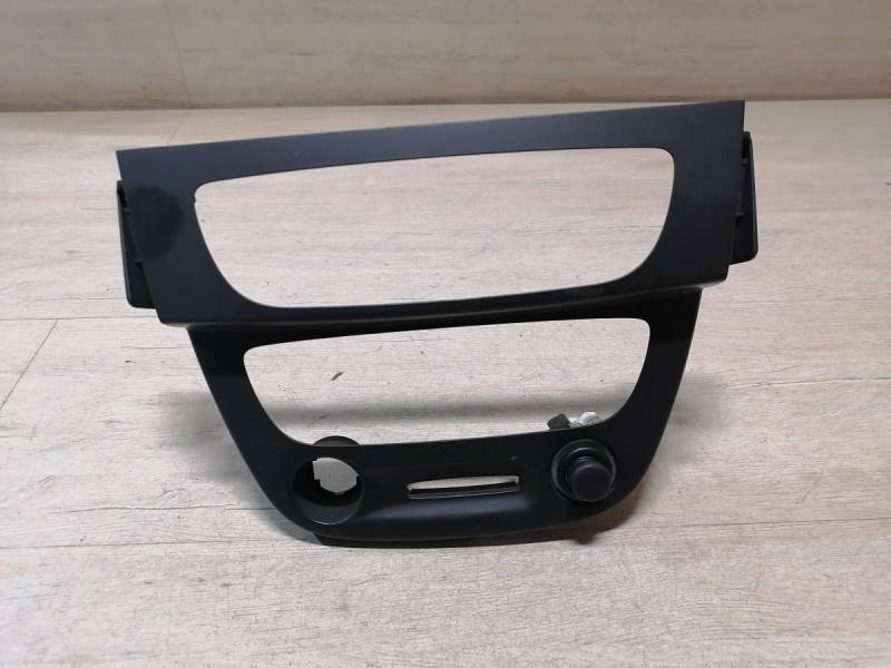 Fluence №4 рамка под магнитолу блок климата