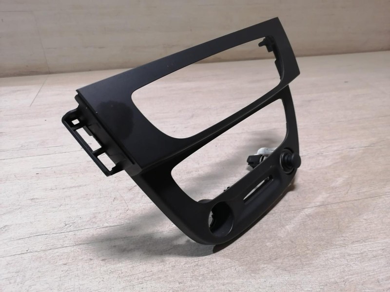 Fluence №4 рамка под магнитолу блок климата