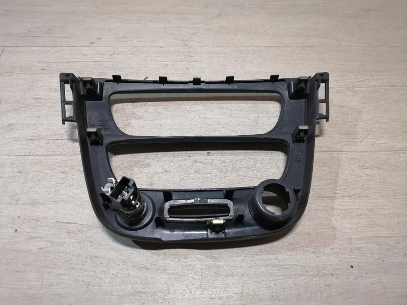 Fluence №4 рамка под магнитолу блок климата