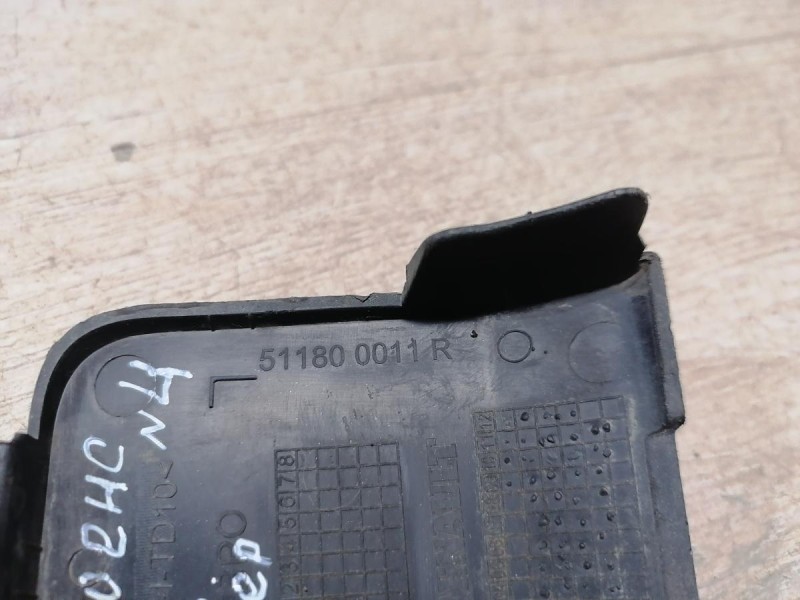 Fluence №4 заглушка переднего бампера под крюк