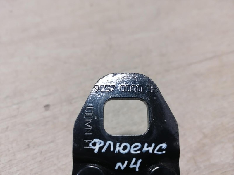 Fluence №4 петля замка багажника