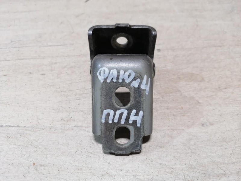 Fluence №4 петля двери нижняя