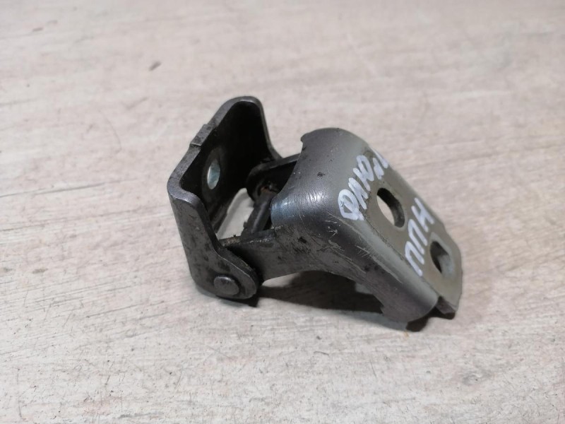 Fluence №4 петля двери нижняя