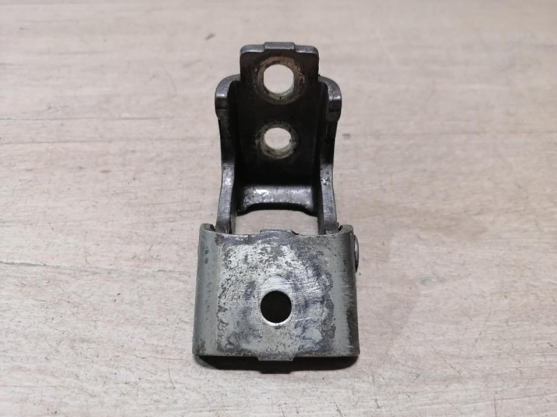 Fluence №4 петля двери нижняя