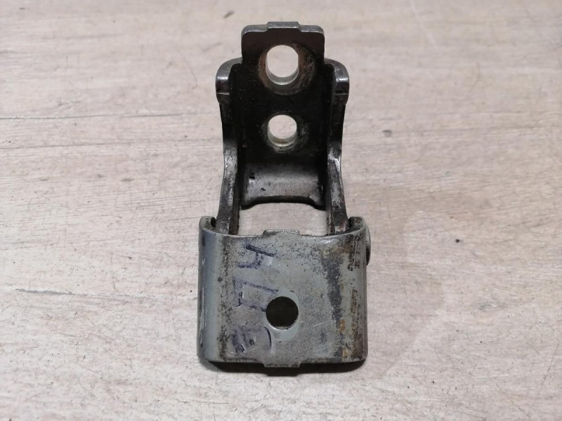 Fluence №4 петля двери нижняя