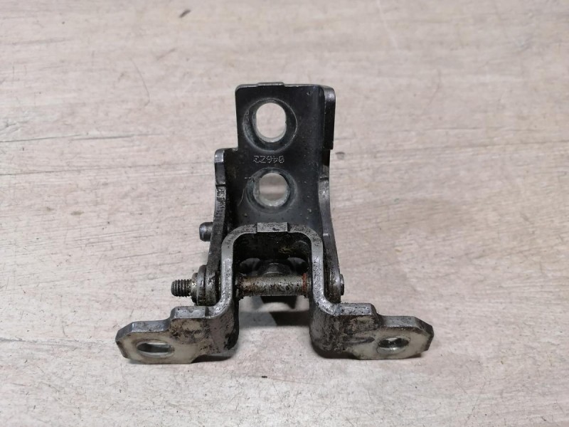 Fluence №4 петля двери верхняя левая