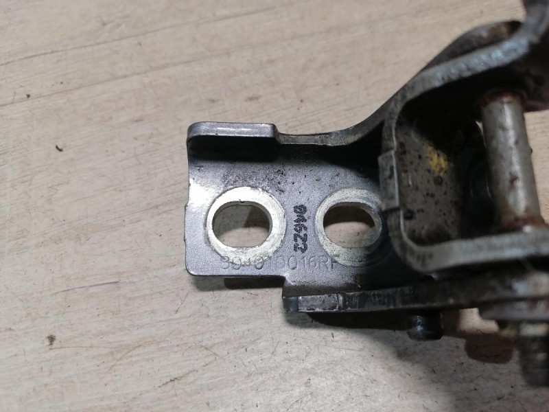 Fluence №4 петля двери верхняя левая