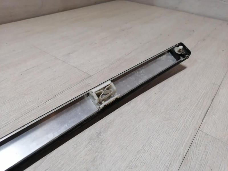 Fluence №4 молдинг крыши правый деф