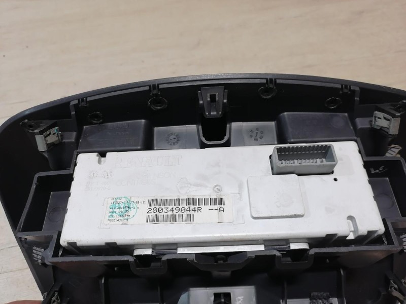 Fluence №4 часы информационный дисплей