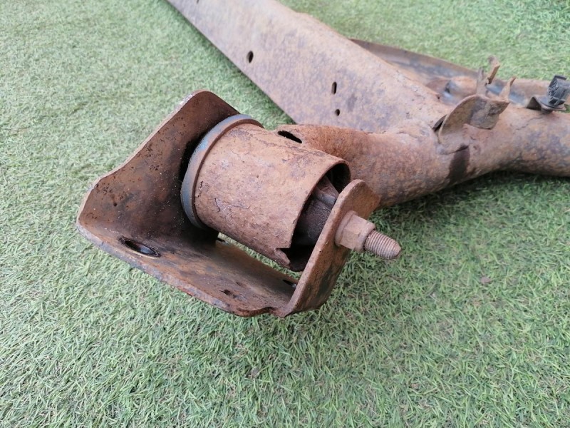 Logan ф2 №4 балка задняя