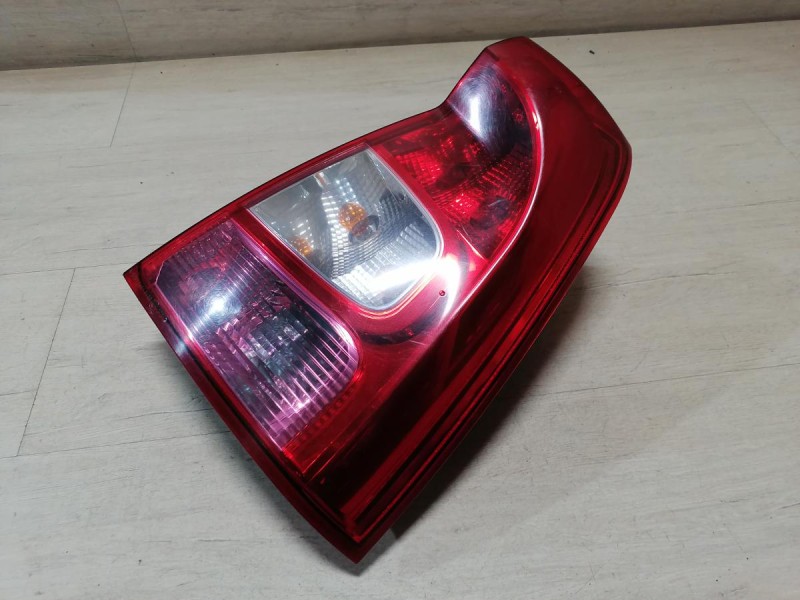 Logan ф2 №4 фонарь правый