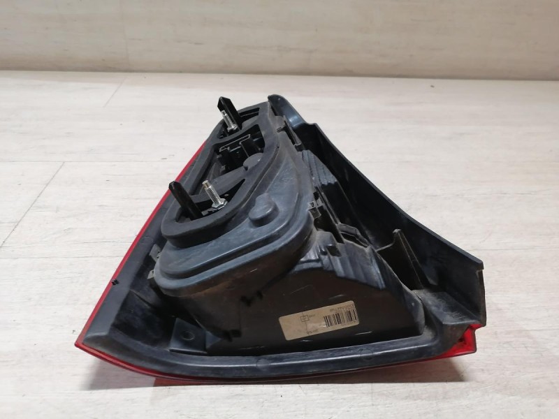 Logan ф2 №4 фонарь правый