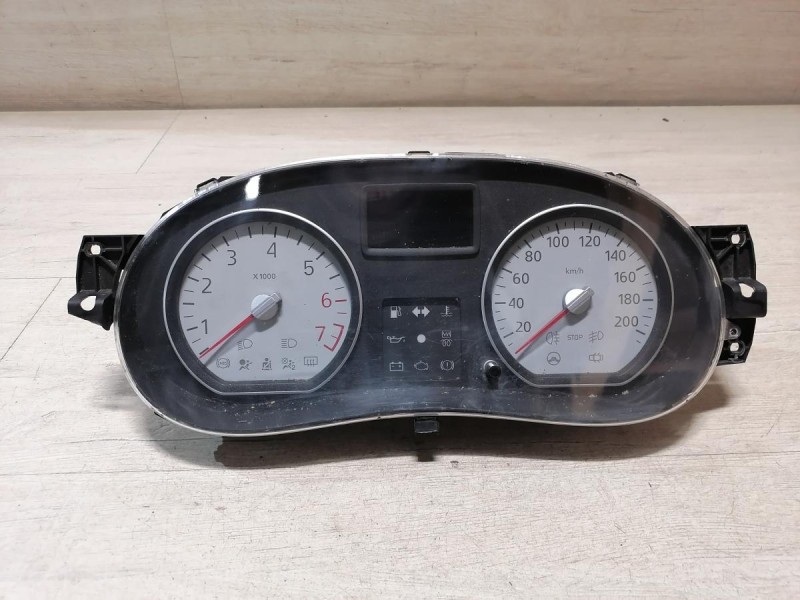 Logan ф2 №4 панель приборов