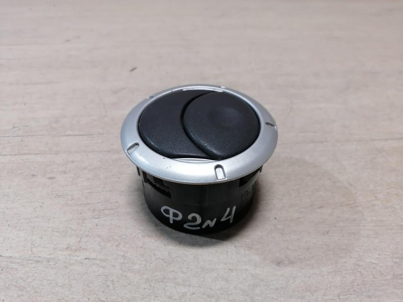 Logan ф2 №4 дефлектор торпедо