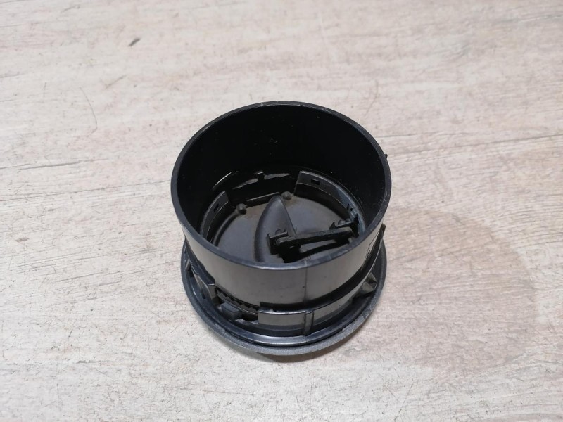 Logan ф2 №4 дефлектор торпедо